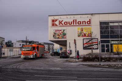 Stuttgart-Moehringen: Fahrzeugbrand in Tiefgarage - 70 Personen evakuiert